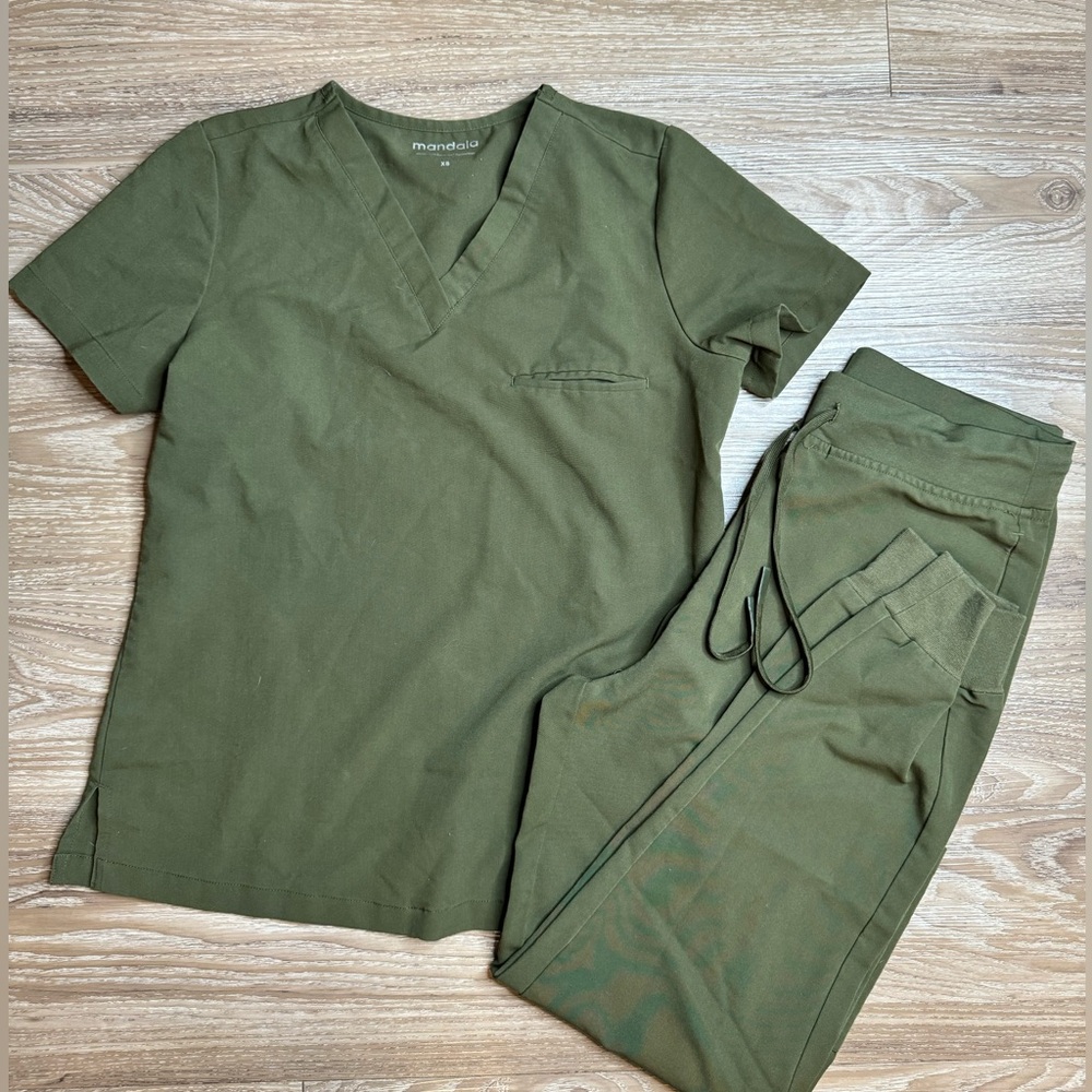 Mandala Scrub Set - Olive 🫒